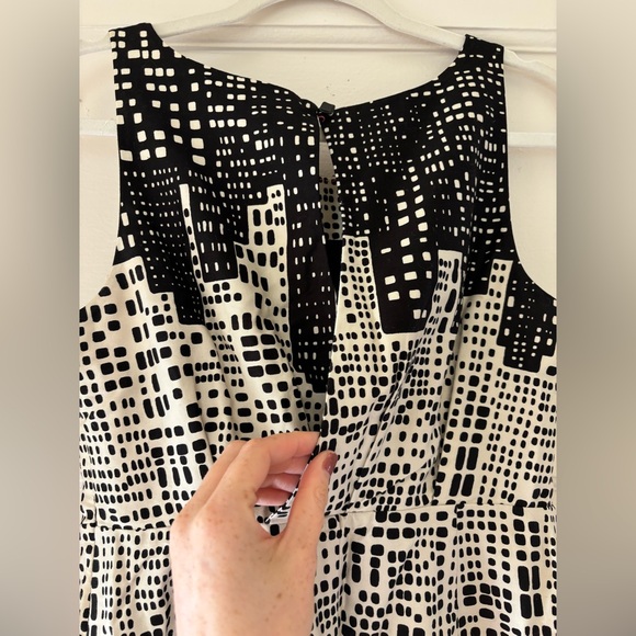 We love Vera great heights city lights shift dress - Picture 5 of 5